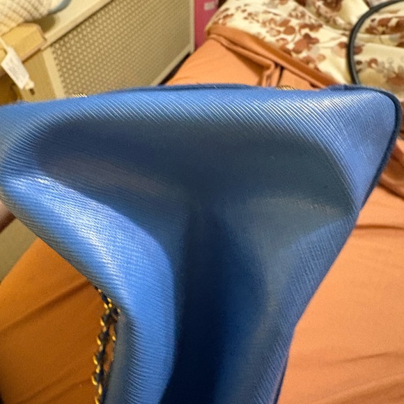 Salvatore Ferragamo Blue Leather Vara Bow Chain Shoulder Bag - Picture 5 of 14